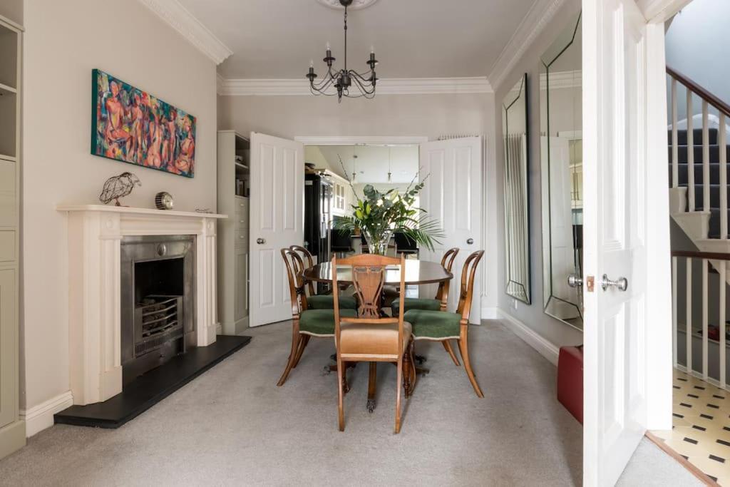 Four Bedroom Townhouse In Famous Suffolks Area كيلتنهام المظهر الخارجي الصورة