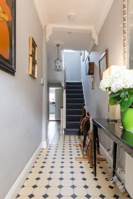 Four Bedroom Townhouse In Famous Suffolks Area كيلتنهام المظهر الخارجي الصورة