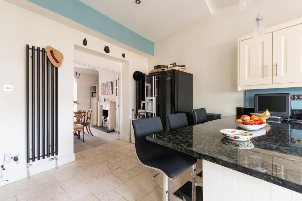 Four Bedroom Townhouse In Famous Suffolks Area كيلتنهام المظهر الخارجي الصورة
